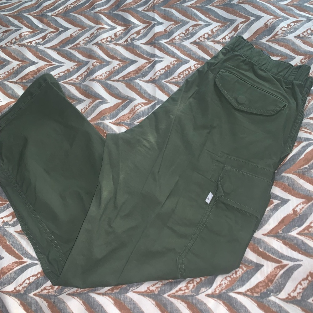 Army green Levi thin cargo pant
